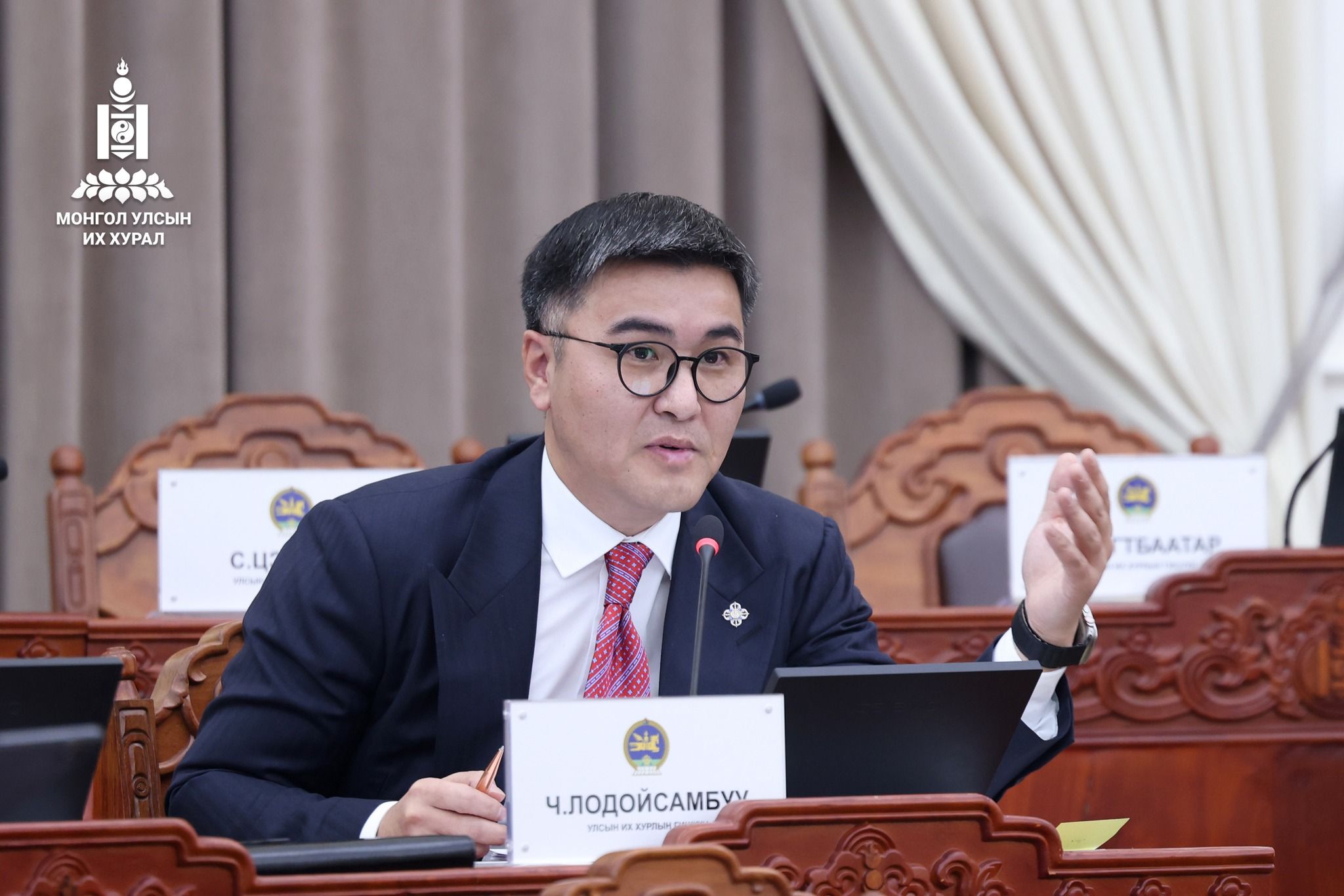 Ч.Лодойсамбуу: Монголын төр одоо хүнсний салбараа татан унагах гэж байна