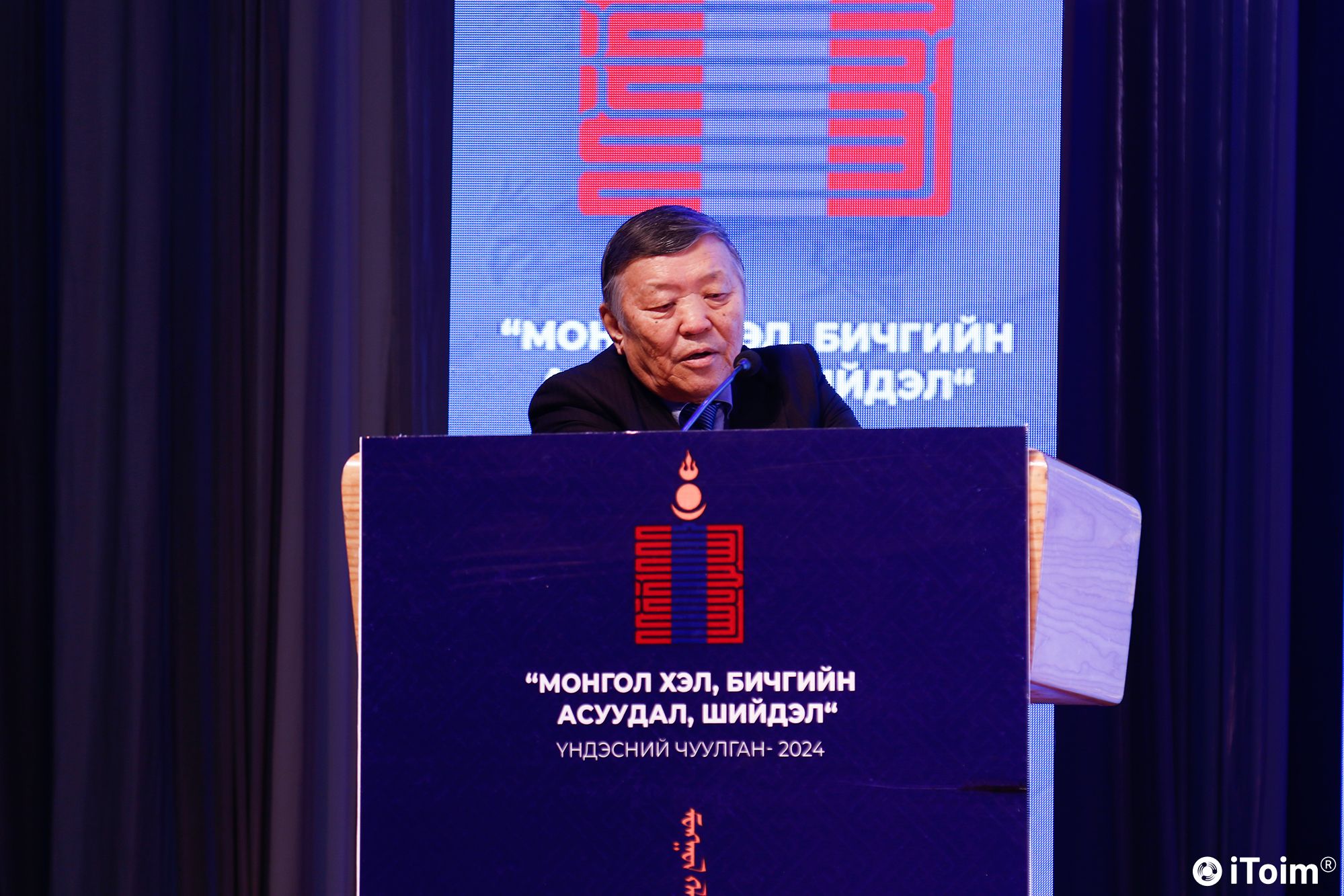 Ч.Өнөрбаян: Монгол хэл мөхөх аюултай хэлний тоонд ороогүй байна