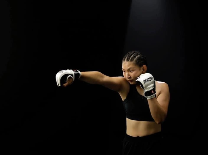 Б.Алтанчимэг холимог тулааны залуучуудын дэлхийн аварга болсон Монгол Улсын анхны тамирчин боллоо