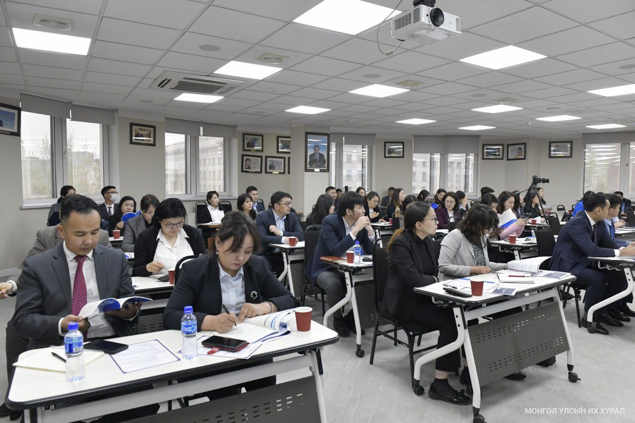 Хуулийн төсөл боловсруулагчдын сургалт эхэллээ