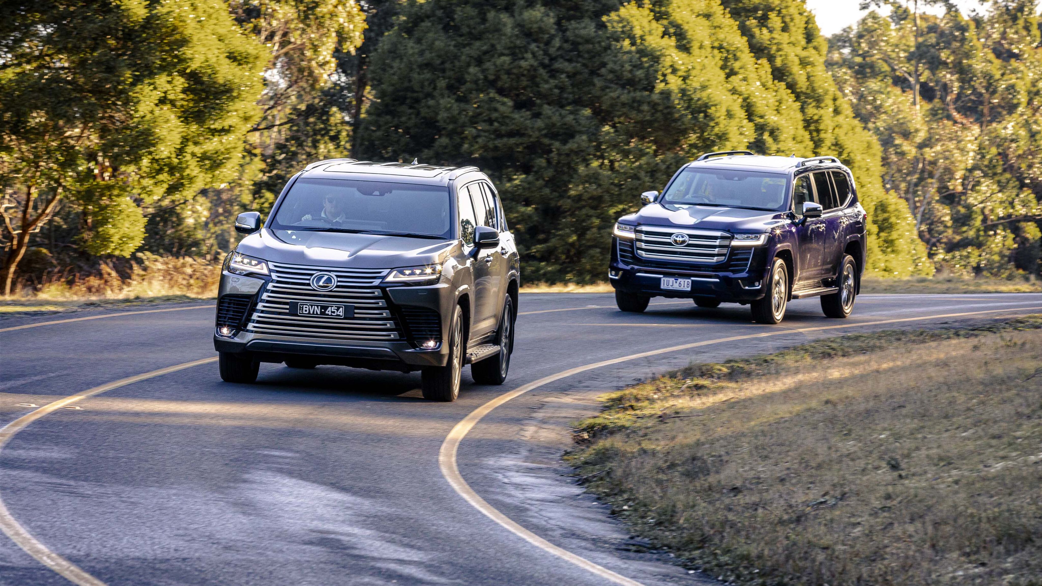 "Toyota" компани  "Land Cruiser 300", "Lexus 500D" автомашины борлуулалтыг зогсоов