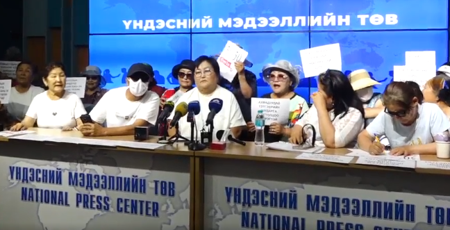 АХМАДУУД: Маргаашийн дотор тэтгэврийн зээлийн асуудлыг шийдэхгүй бол өлсгөлөн зарлана