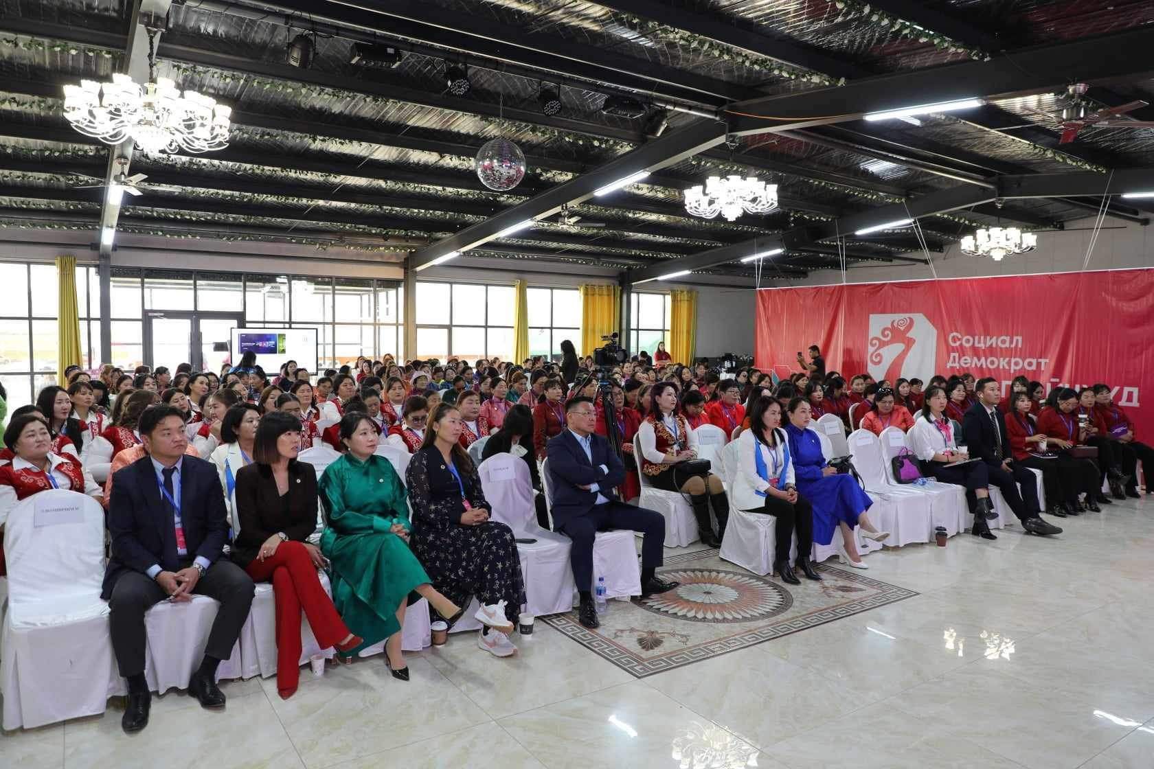 Социал демократ Монголын эмэгтэйчүүдийн холбооны баруун бүсийн чуулган эхэллээ