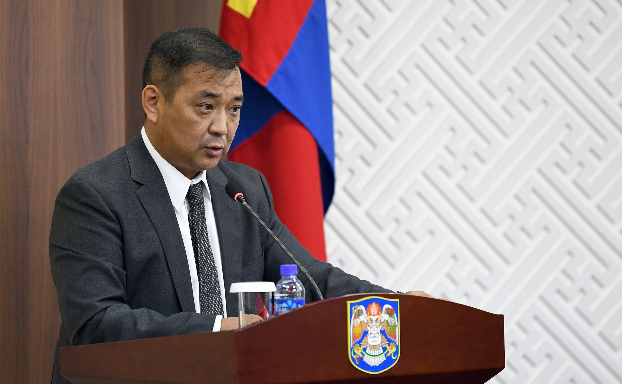 Оюутан нийтийн тээврээр сард 44 удаа үнэгүй зорчино