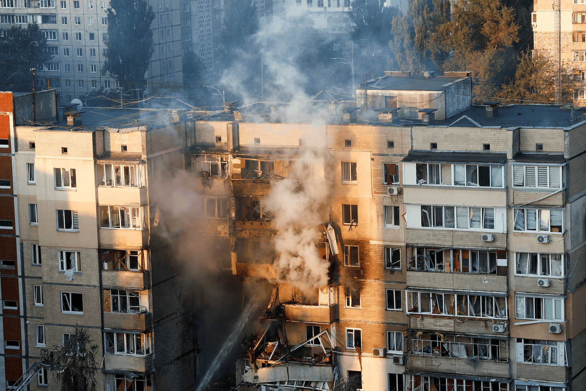 ОХУ-ын хамгийн том агаарын дайралт Украины Засгийн газрын байрыг галдан шатаалаа