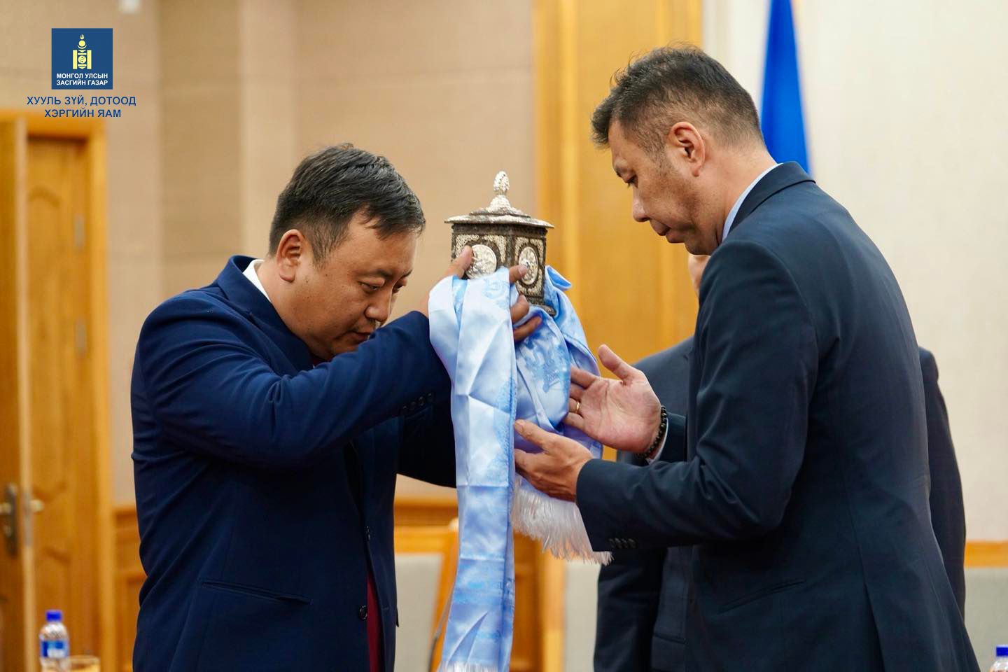 Шинээр томилогдсон Хууль зүй, дотоод хэргийн сайд О.Алтангэрэл тамгаа гардан авлаа