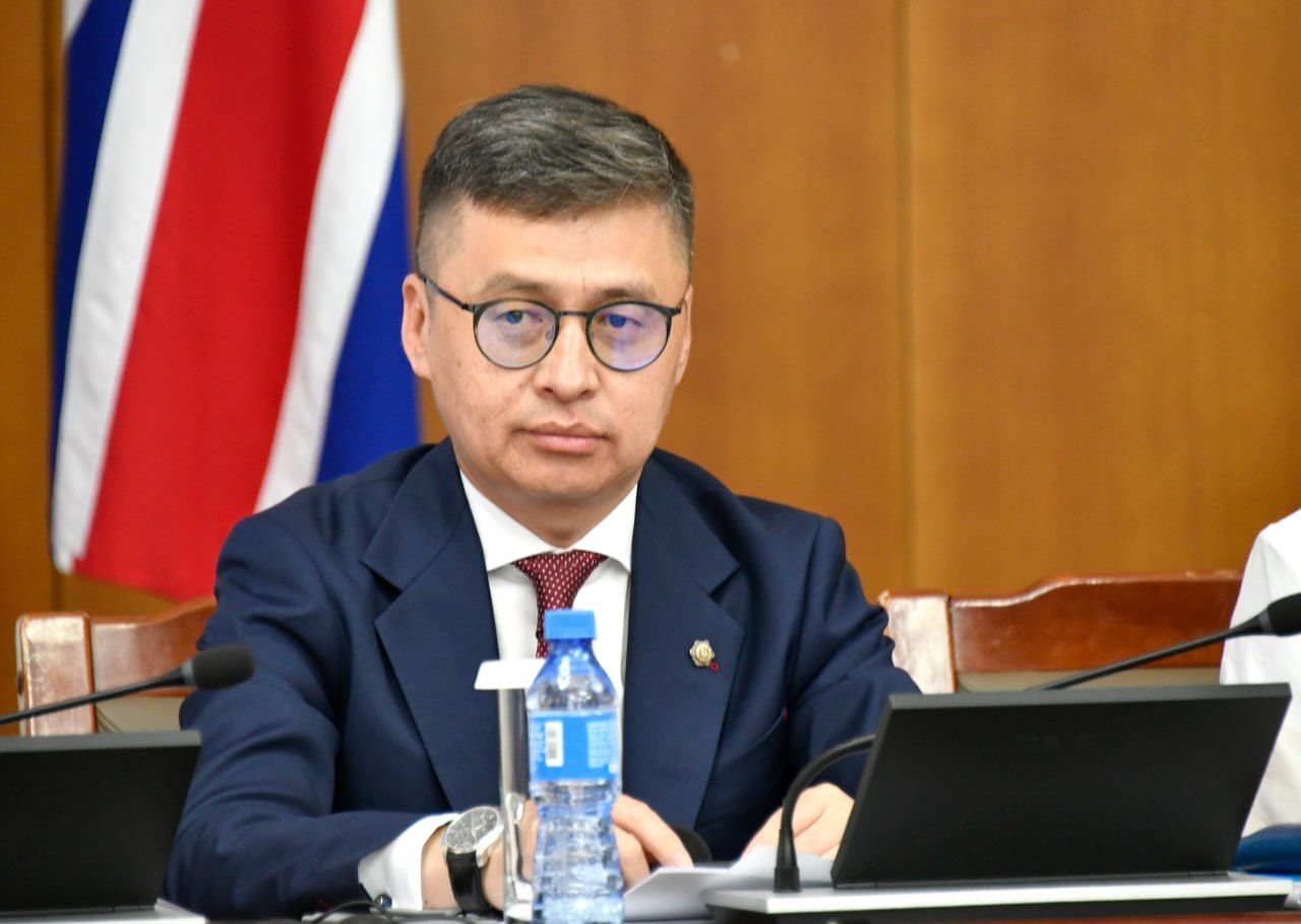 Б.Баасандорж: Парламент нэг жил хүрэхгүй хугацаанд анхдагч 12, нэмэлт, өөрчлөлт оруулах тухай 65 хууль, УИХ-ын 115 тогтоол баталсан