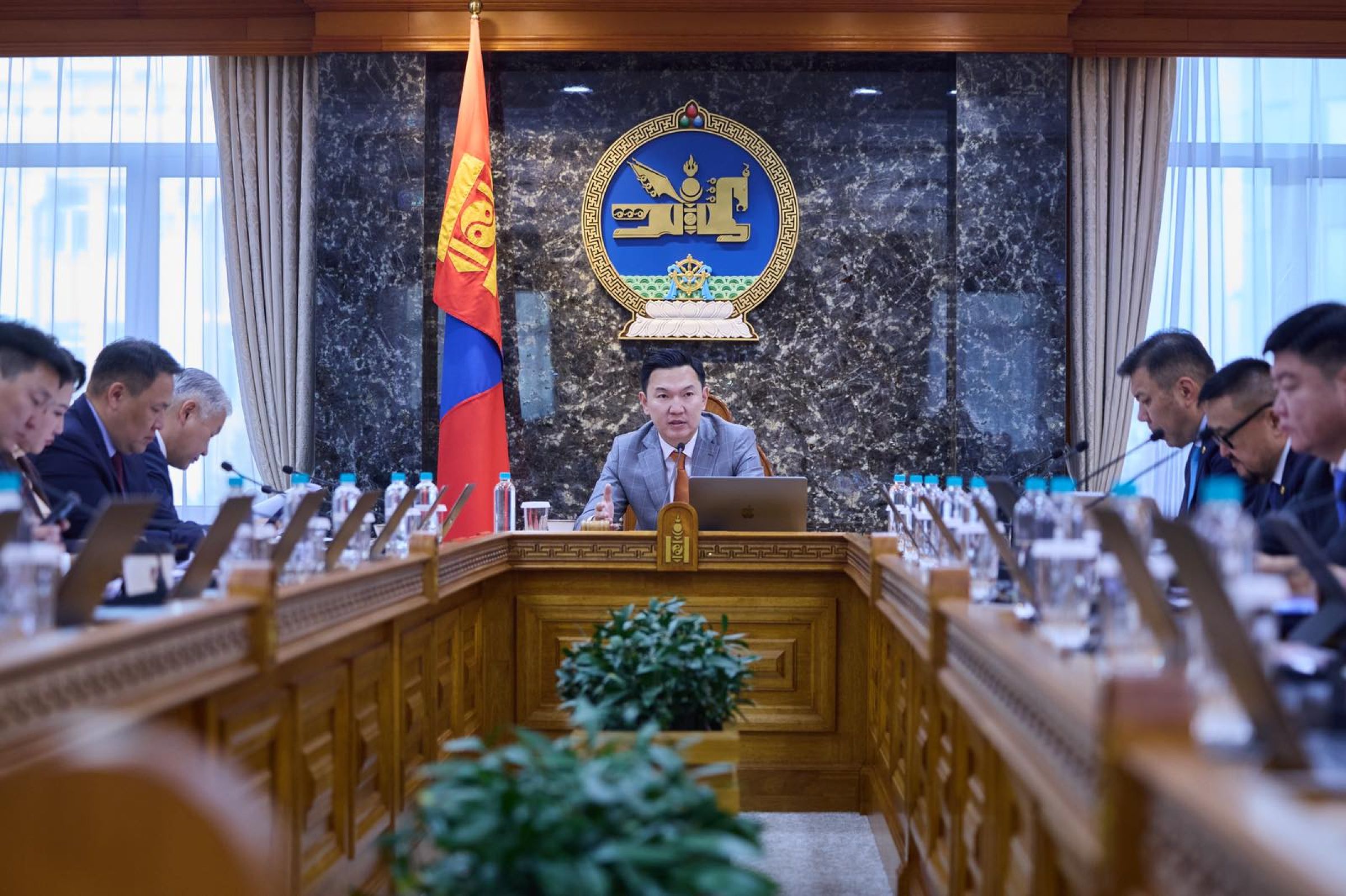 Н.Учрал: Өрхийн орлогыг хамгаалахын төлөө хүнээ бодсон тодотгол батлагдлаа