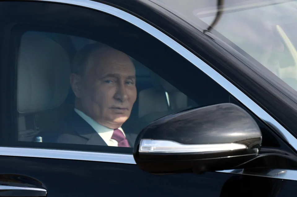 В.Путины жилийн цалин  140 мянган доллар ч тэрээр дэлхийн хамгийн баян хүн байж магадгүй
