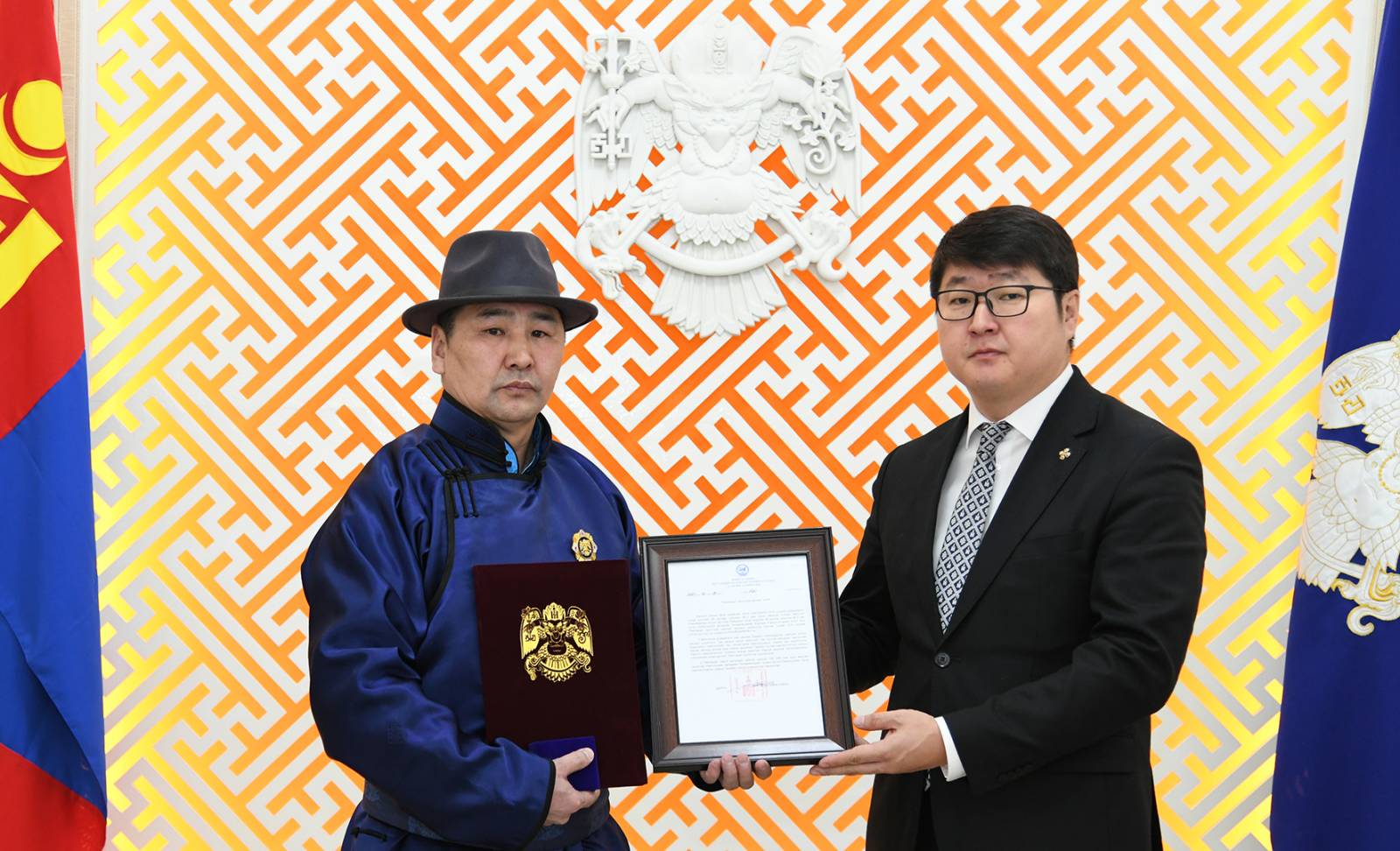 Жигжидсүрэнгийн Ядамсүрэнг Нийслэл хотын Хүндэт иргэнээр өргөмжиллөө