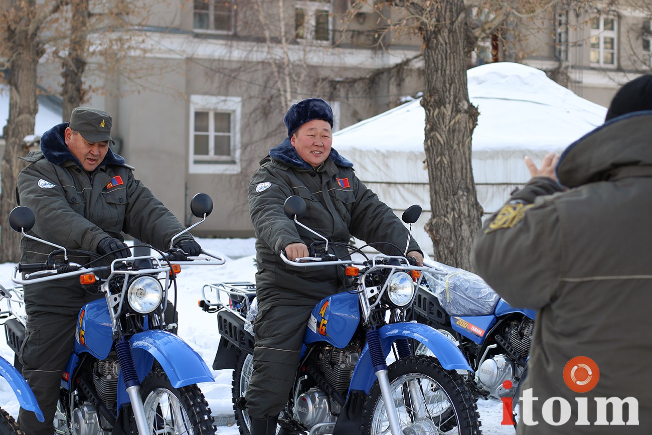 Байгаль хамгаалагчдад бартаат замын 60 мотоциклийг гардуулан өглөө