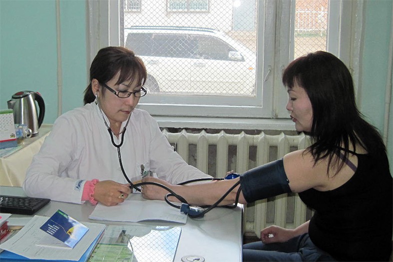 Есдүгээр сараас өрхийн эмнэлгүүд шээс, цусны шинжилгээ авдаг болно