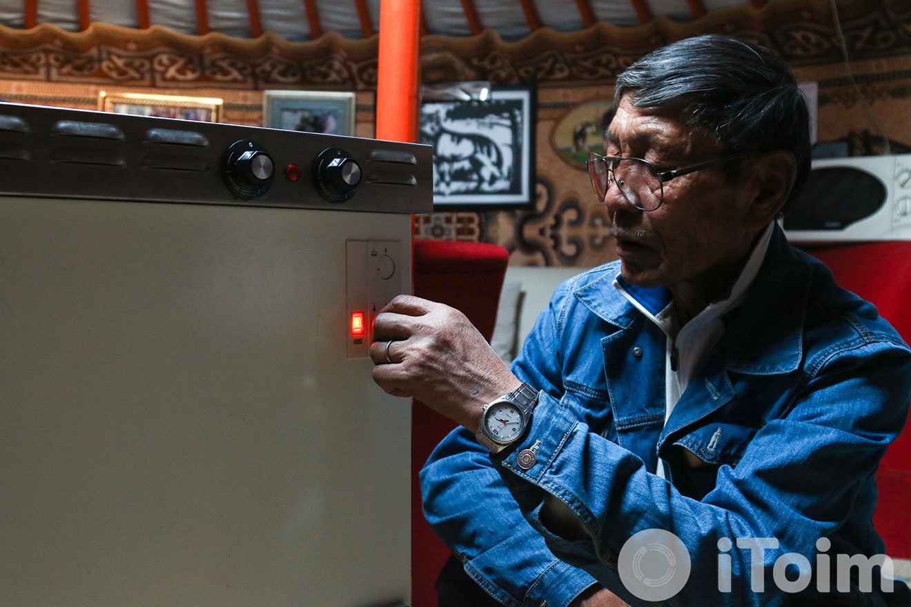 Сурвалжлага: Яндангүй, утаа гаргахгүй, хямд өртөгтэй ‘Эко тулгат’ төхөөрөмжийг угсарчээ