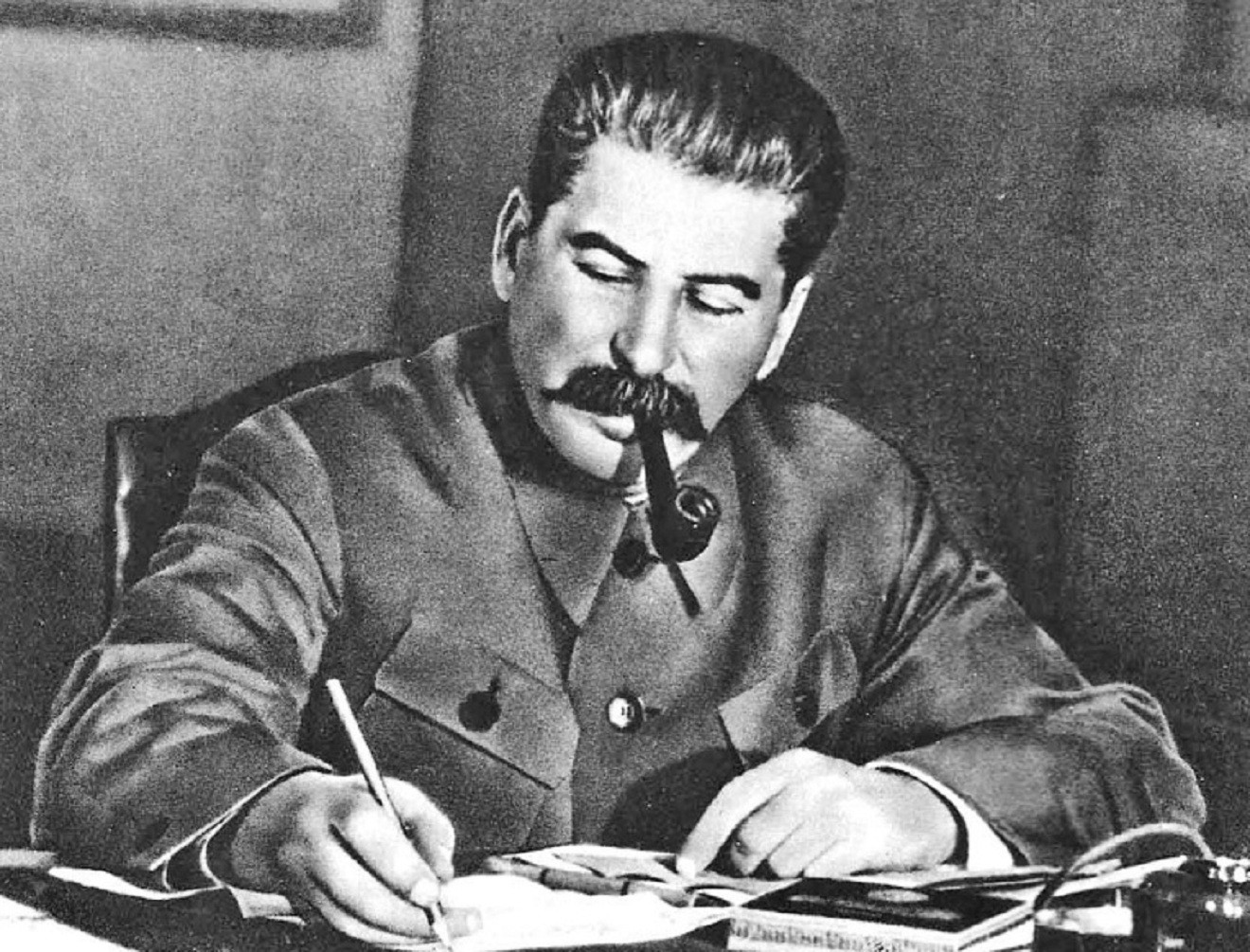 И.Сталин: Засаглалын хямрал гэдэг бол эрх мэдлийн төлөөх нээлттэй, ширүүн тэмцэл мөн