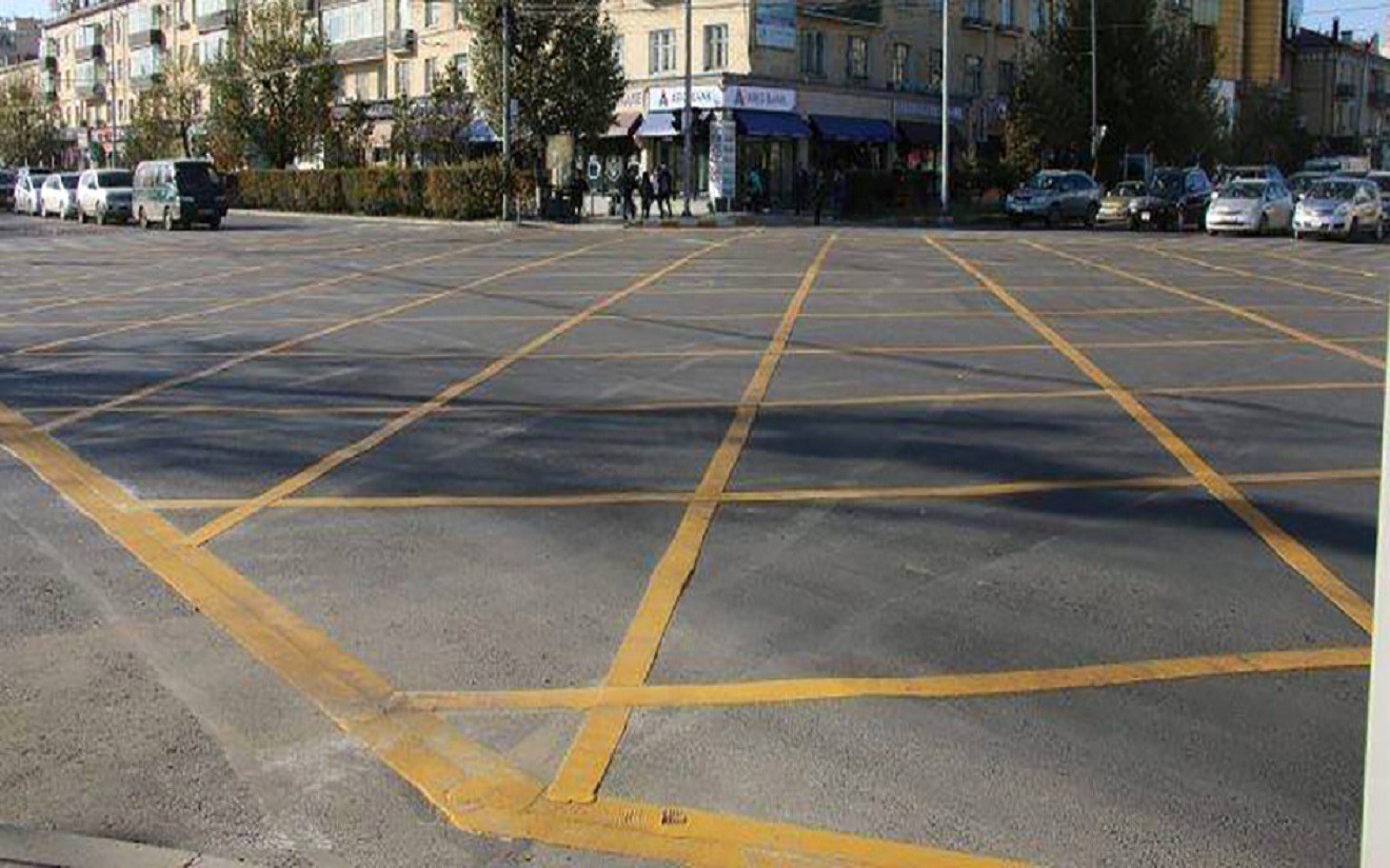Уулзварыг чагталж түгжрэл үүсгэсэн жолоочид хариуцлага тооцно