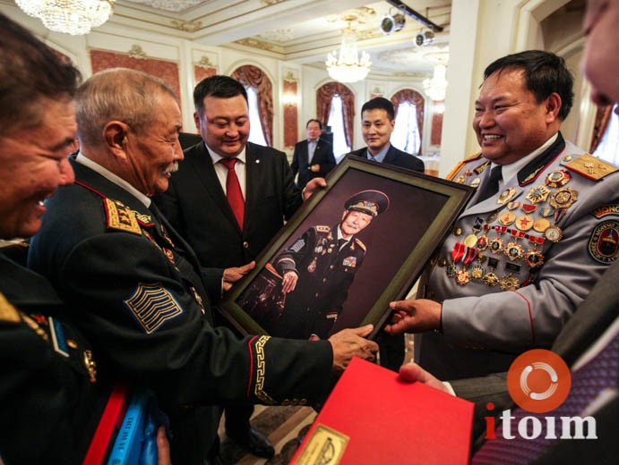 ​Говь-Алтайн алтан мөрдэстнүүдэд хүндэтгэл үзүүллээ