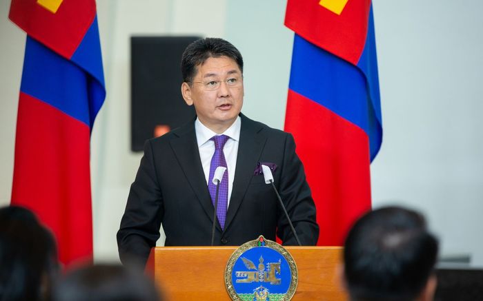 Ерөнхийлөгчийн зарлиг: Төрийн байгууллагууд өндөр градустай архи хэрэглэхийг бүрмөсөн хоригло