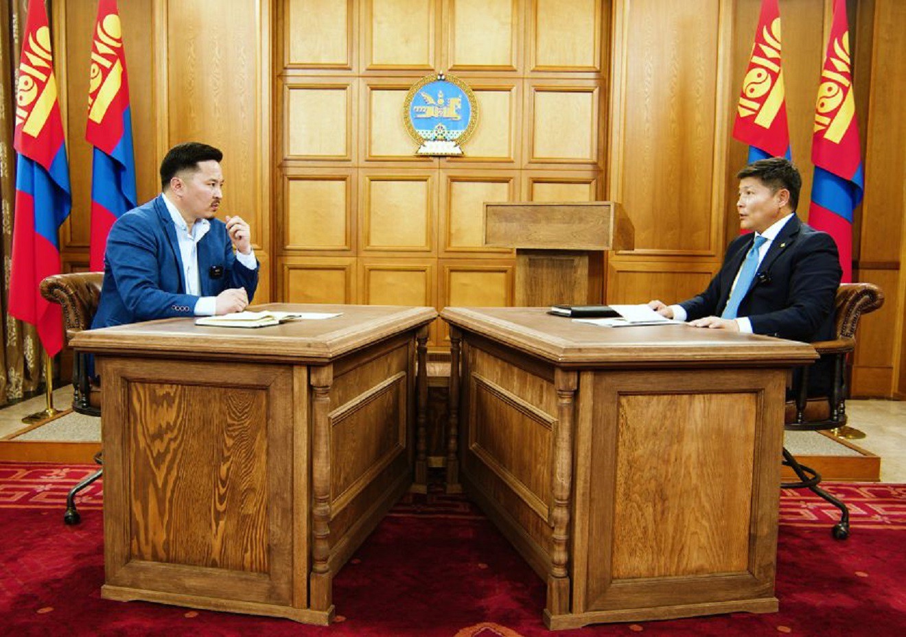 Х.Нямбаатар: Ерөнхийлөгчийн нэг оройн шампансктай шинэ жилийн мэндчилгээ нэг их наяд төгрөг хүрдэггүй л байх ёстой