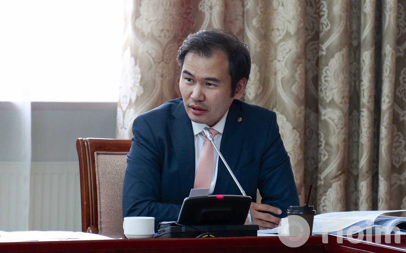 О.Мөнхсайхан: Үндсэн хуулийг өөрчлөөд нийгмийн асуудал шийдэгдэхгүй