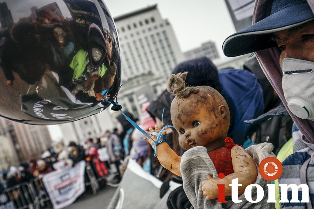ФОТО: Утааны эсрэг "БООЖ ҮХЛЭЭ" жагсаал  боллоо