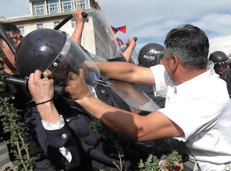 Дөрвөн халуун аминаас өөр үнэнгүй “долдугаар сарын 1-ний хэрэг”